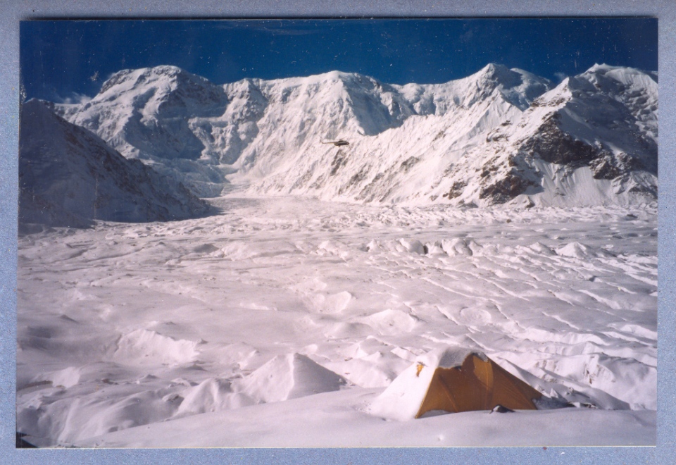 Helicopter flying in supplies to Pobeda base camp