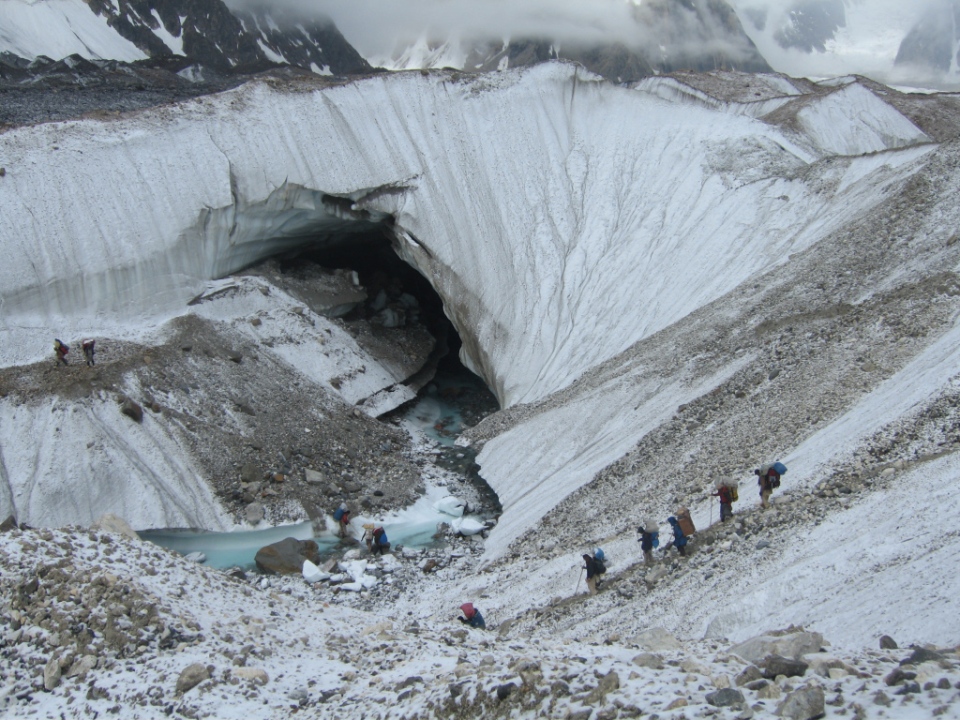 A tricky section of glacier near to Concordia