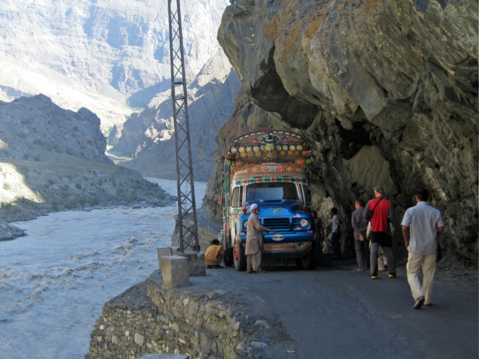 Skardu is linked to the Karokorum Highway by an amazing contoured link road along the Indus river