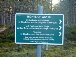 Sign on the Linn of Dee road